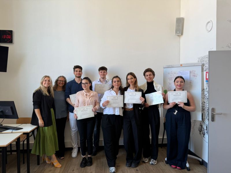 BIP Paris participants holding their programme diplomas